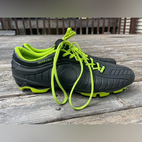 Nivia - Black Soccer Cleats - Picture 2 of 4